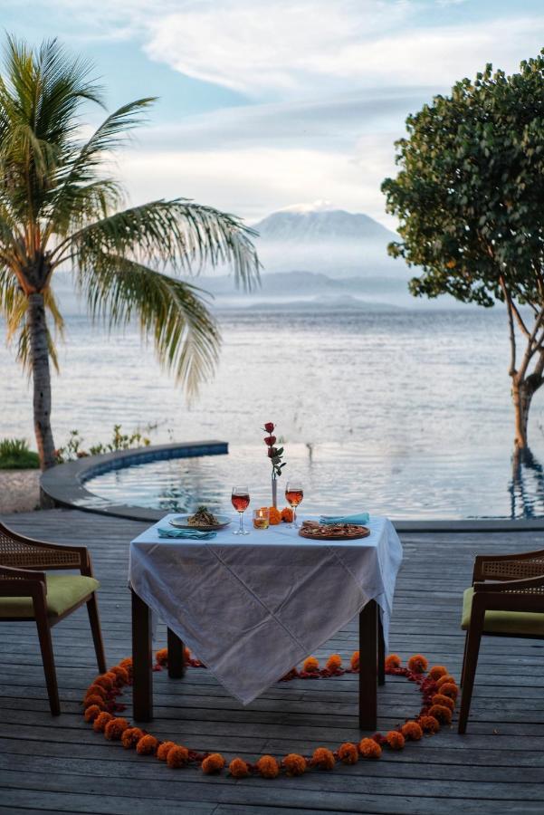 Blue Harbor Beachfront Villas & Resto Ped Exterior foto